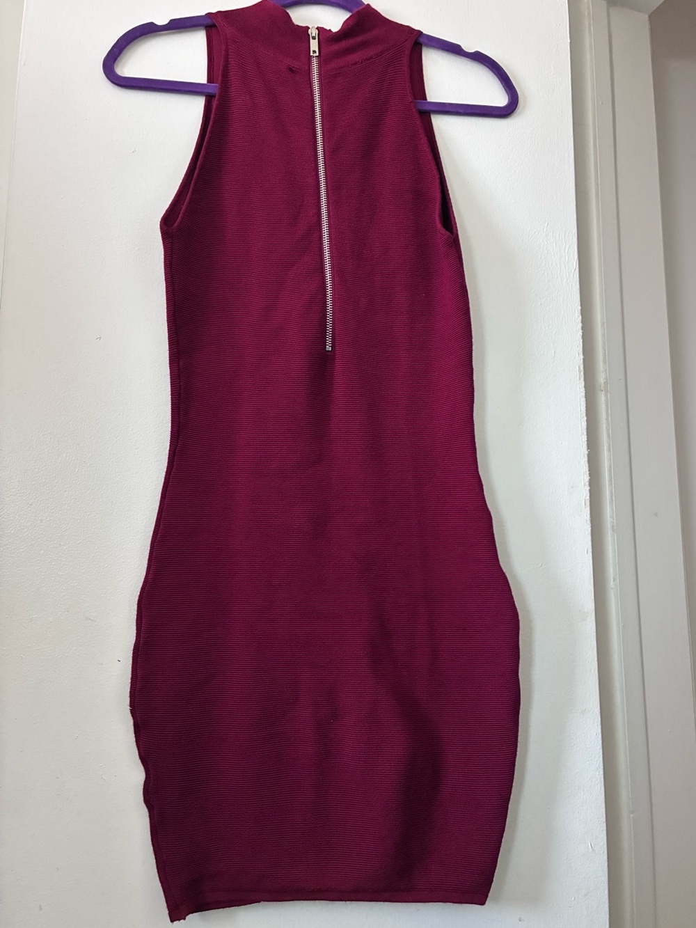 Lulu’s zipper back body con body hugging knit dress maroon Large